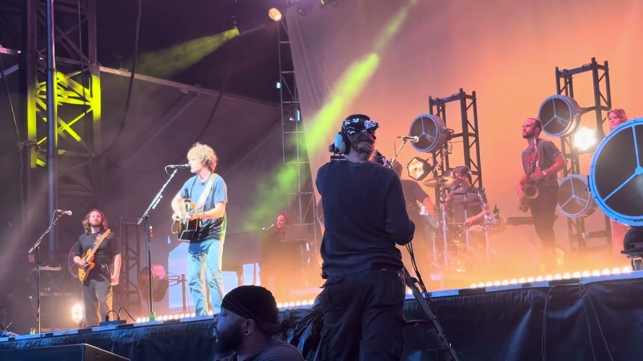 Vance Joy - Divine Feelings - Live from Oceans Calling 2025