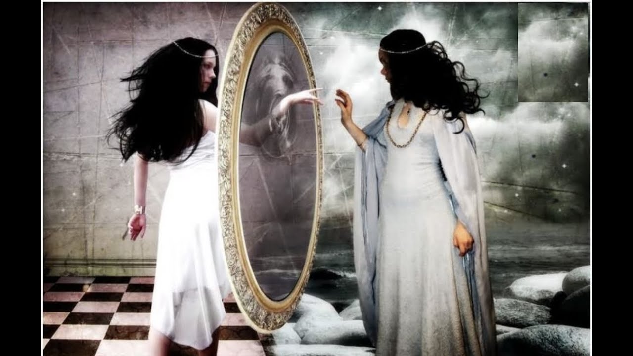 Я вижу вашу душу. Отражение в зеркале. Магическое зеркало. Девушка в зеркале. Девушка в отражении зеркала.