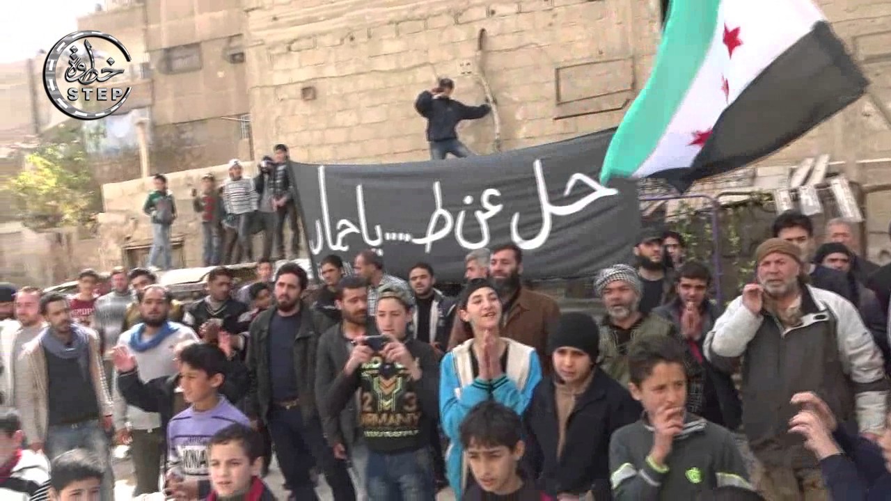 خطوة || احتفالات أهالي حي القابون الدمشقي بذكرى ‫‏عيد الثورة السورية‬ الخامس