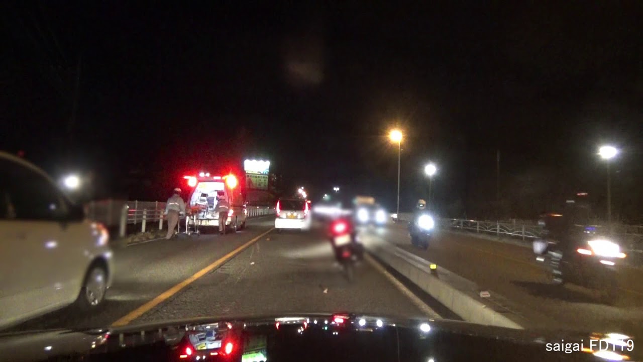 国道246号線でバイクが事故ってたから助けてあげた Youtube