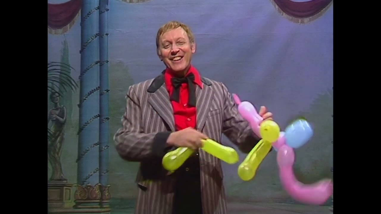 The Muppet Show - 520: Wally Boag - Balloon Animals Act (1981)
