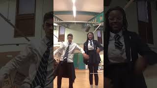 Dançando Com Minha Amiga