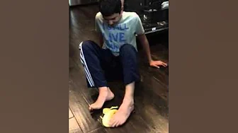 Monkey toes on point