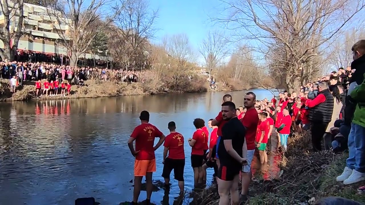 Водици 2024 Macedonija Stip - Bregalnica frlanje na krstot Bogojavlenie #vodici #bogojavlenie