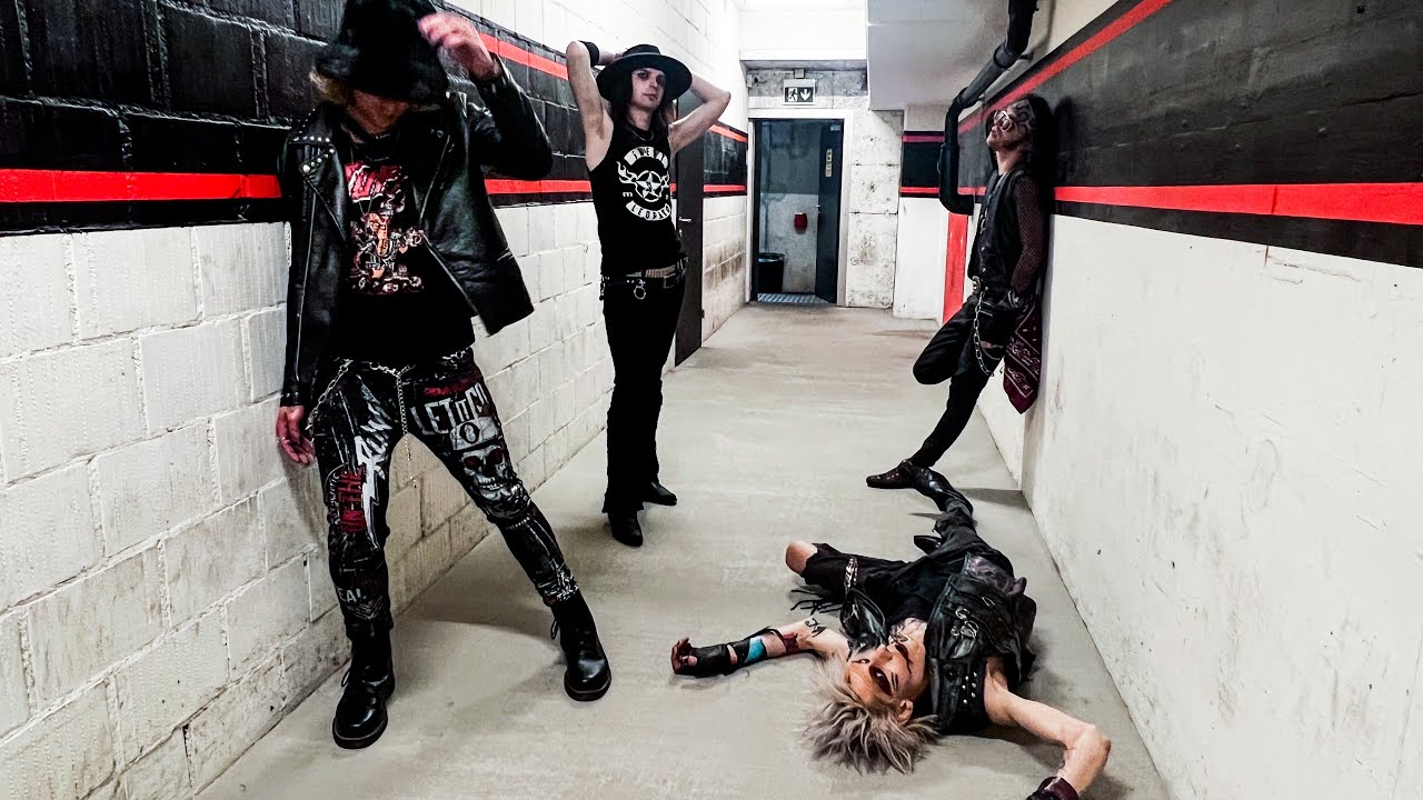 Wildstreet -  The Show Must Go On ft: Zenora