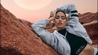 Mesmerizing Beauty Like The Song Arabian Nights , Your Beauty Is One Of A Kind.