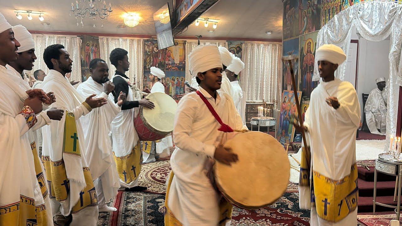 መጽአ ቃል እምደመና ዘይብል 