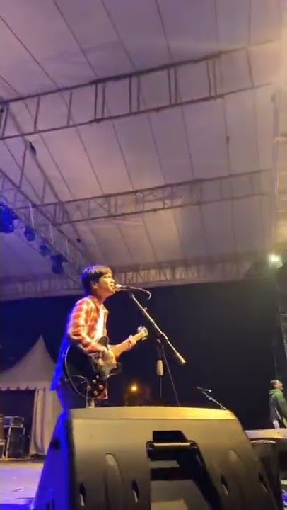 Stand Here Alone - Wanita Masih Banyak Yang Menunggu Live