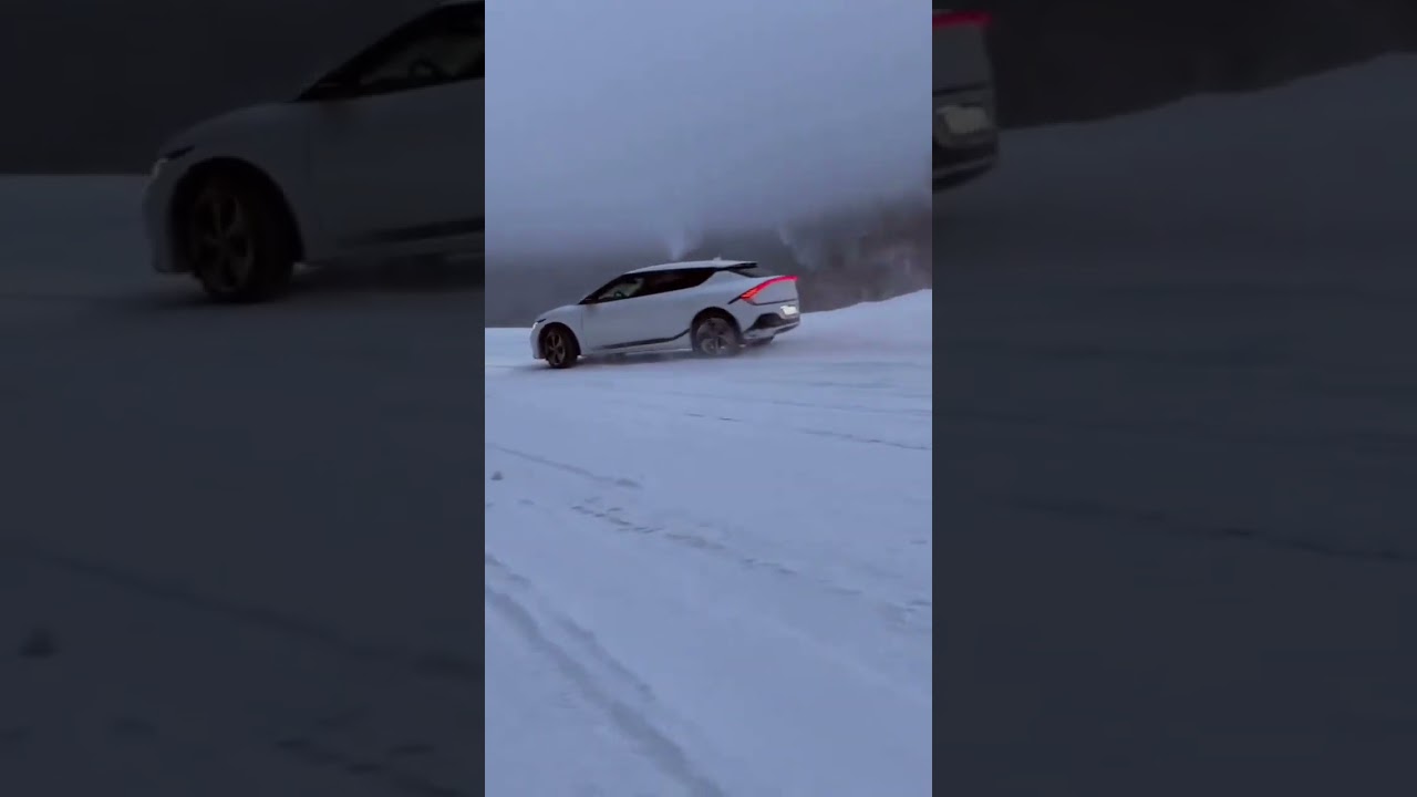 😱 RIDICULOUS Kia EV6 Snow Drift  