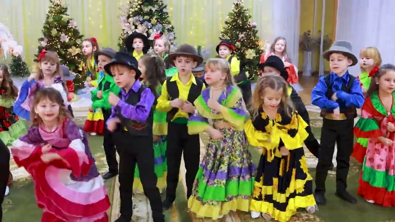 Anul Nou 2025 Gr 14 Boboceii