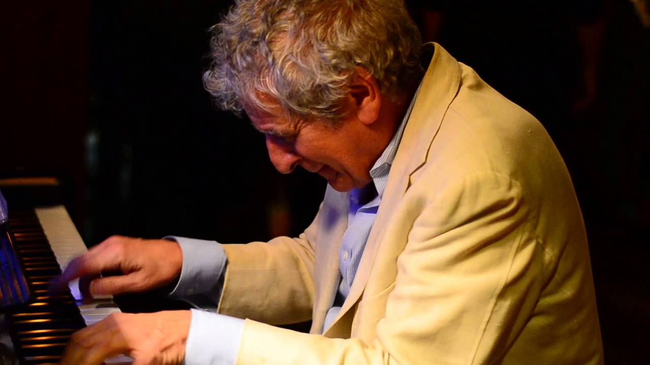 Bob Bennetta , "The Piano Man" @ Fellini's #9 on the DowntownMall , C ...