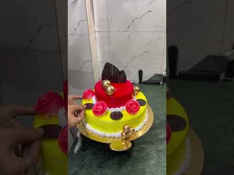 pineapple stwaberry cake #cake #chocolatedessert #recipe #cakedecorating