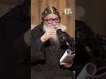 في ليلة عيد القيامة نور عظيم يخرج من الصليب بيد الأنبا باخوميوس رئيس دير المحرق بودكاست دير المحرق