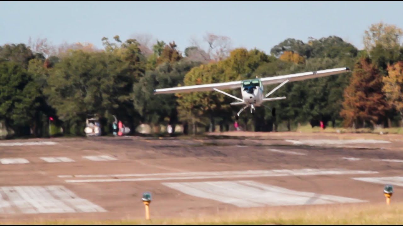 Cross-wind take offs and landings at West Houston Airport (KIWS). Gusts up to 22knots!