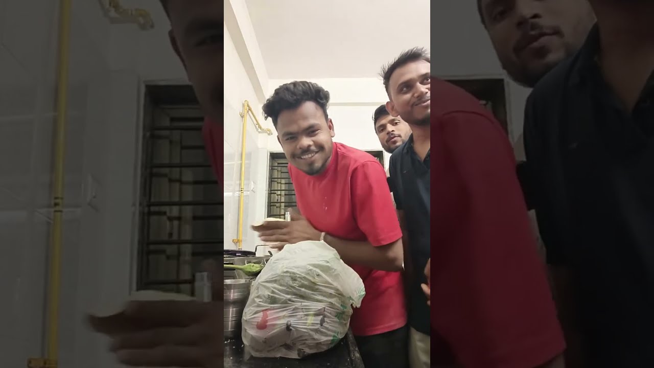 જમવાનું બનાવી રહ્યા છે 