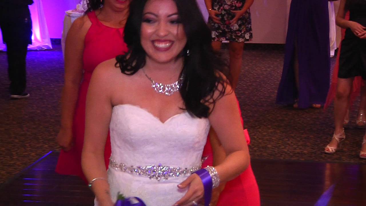 blu-ray player reviews Bryant & Lincing's Garter & Bouquet Toss