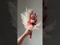 Trockenblumen Brautstrauß „Rote und weiße Rose“ – Brautstrauß mit konservierten Rosen & Pampasgras