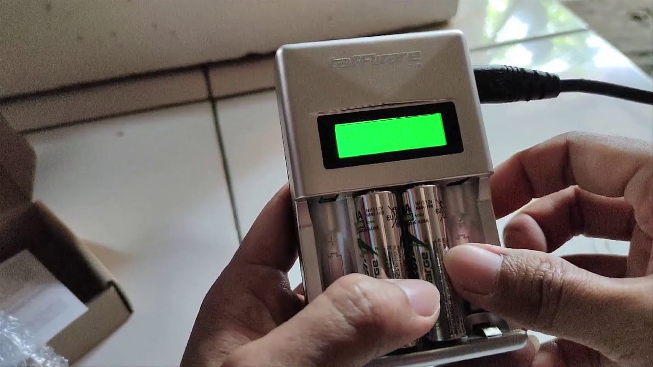 Chargeur pour piles rechargeables Li ion/Ni MH/Ni Cd, neuf, cable USB inclus   Bricolage
