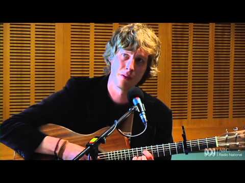 Scott Matthews sings 'Eyes Wider Than Before' [HD]...