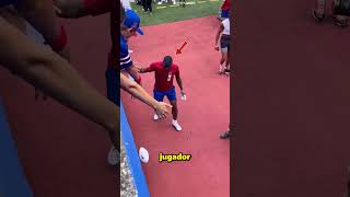 Este Niño Tiene Un Increíble Truco Para Conseguir Autógrafos 🤯