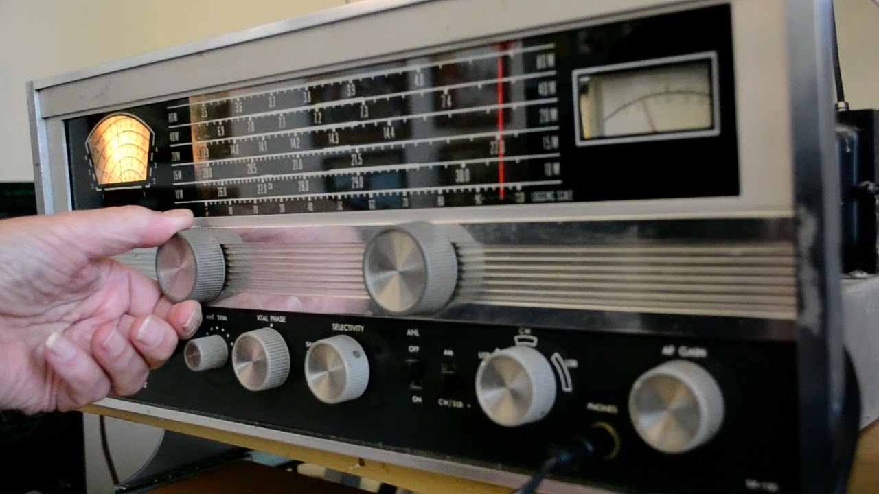 Demonstration of the Hallicrafters SX 130 receiver - YouTube