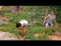 FAZENDO PROTEÇÃO NA AREIA DA OBRA PRA CHUVA NÃO ESPALHAR