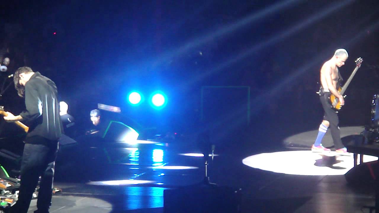 Red Hot Chili Peppers Chicago Encore - Flea walks on his hands - YouTube