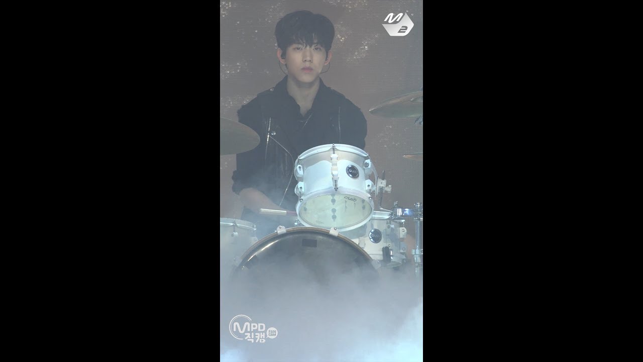 [MPD직캠] 데이식스 도운 직캠 '반드시 웃는다(I Smile)' (DAY6 Do Woon FanCam) | @MCOUNTDOWN_2017.6.8