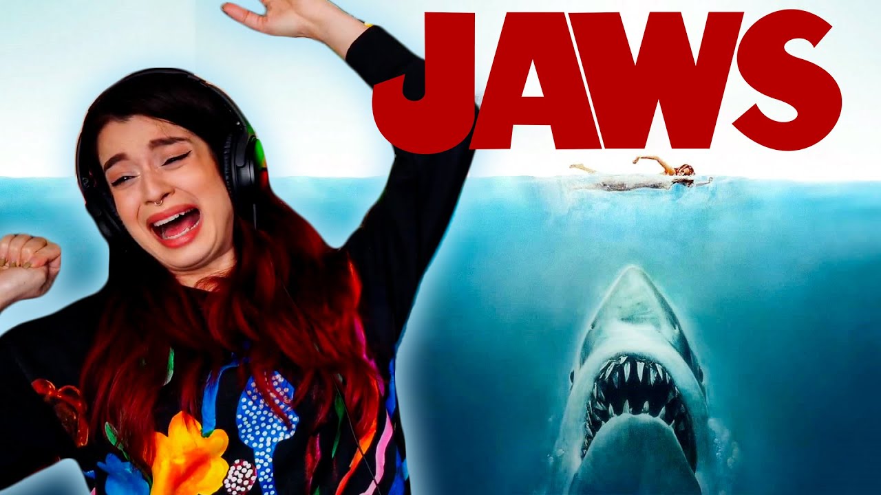 Австралийская девочка НАКОНЕЦ-ТО смотрит «ЧЕЛЮСТИ» (одна, ночью)