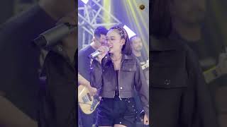 Persetan kata orang kita pun tidak mengganggu.. ( VIA AMELIA - LEPAS KENDALI ) #shorts