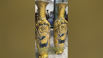 Trên tay cặp Lộc Bình Phúc Đức Men Rạn Dát Vàng giá chỉ 2X Triệu cao 1m75 tại Vua Lộc Bình Bát Tràng