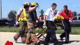 Raw Video: At Least 16 Hurt in Mo. Highway Crash