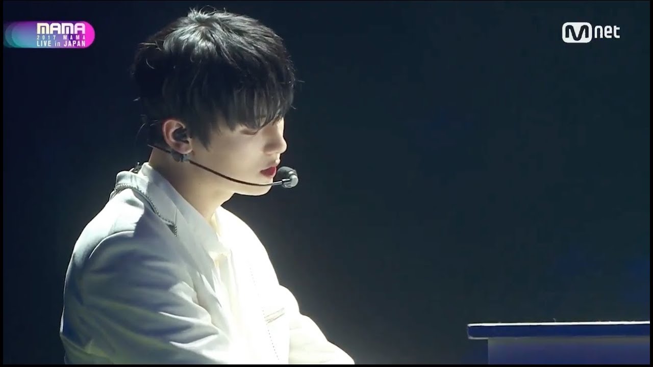 2017 MAMA in Japan Minhyun Wanna One Playing Piano