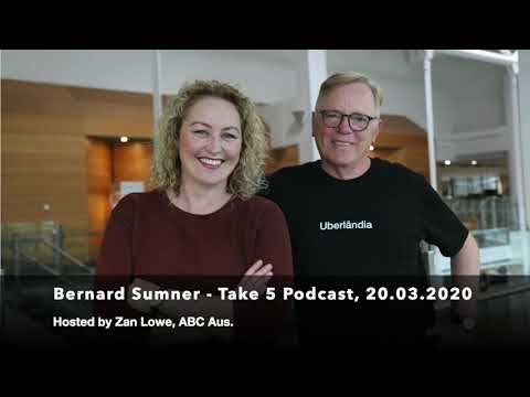 วีดีโอ: Bernard Sumner มูลค่าสุทธิ: Wiki, แต่งงานแล้ว, ครอบครัว, งานแต่งงาน, เงินเดือน, พี่น้อง