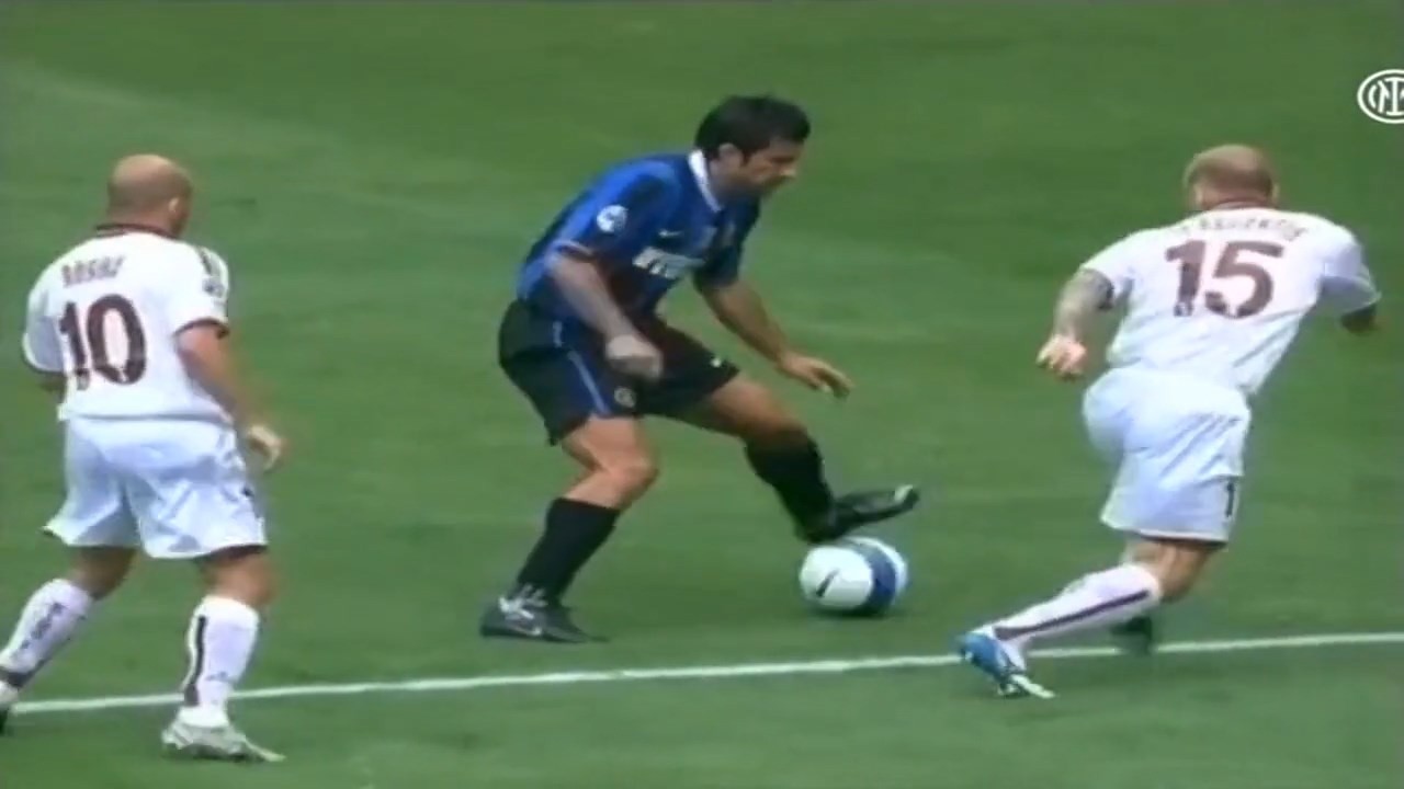 Luis Figo 👑  'Deleting' Defenders in Pairs |  Inter Milan