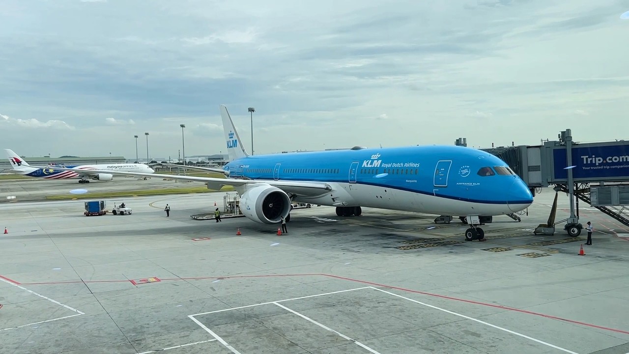 KLM Royal Dutch Airlines KL-809 | Kuala Lumpur (KUL) - Jakarta (CGK) | B787-9 Dreamliner