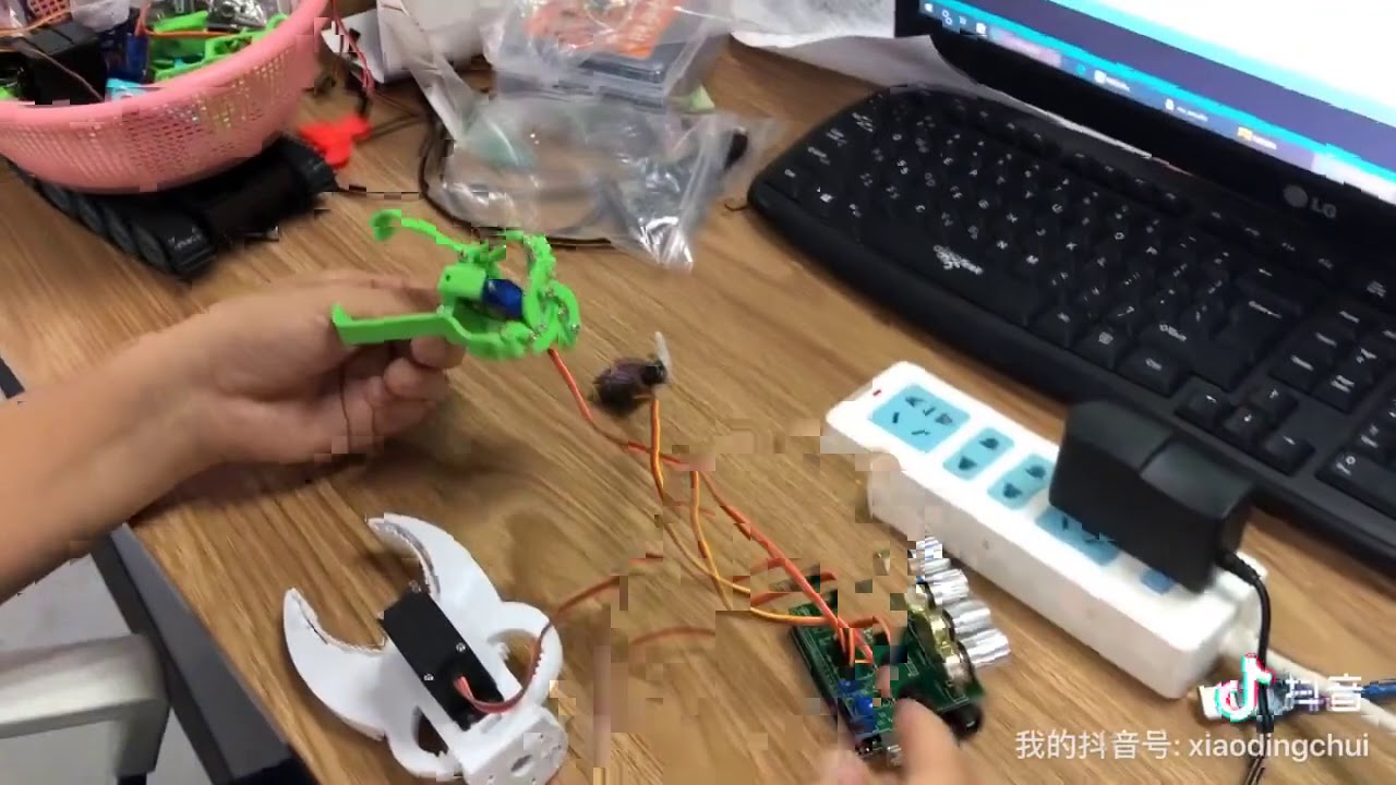 SNAR25 4-axis servo arduino control kit Arduino control learning - YouTube