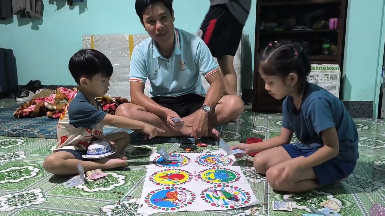 Sonic làm cái bầu cua. Sony và ông cậu đặt. Chưa chơi nhưng đã biết kết quả ai thắng.kkk