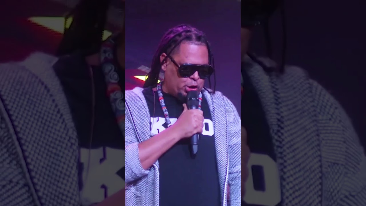Watch Kiko El Presidente Roberto / EnVivo on YouTube Watch Kiko El Presidente Roberto / EnVivo on YouTube