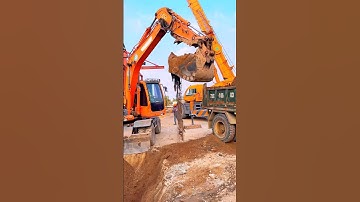 Máy xúc, xe cẩu, xe ô tô tải ben chở đất cùng nhau làm việc. #mayxuc #excavator #crane