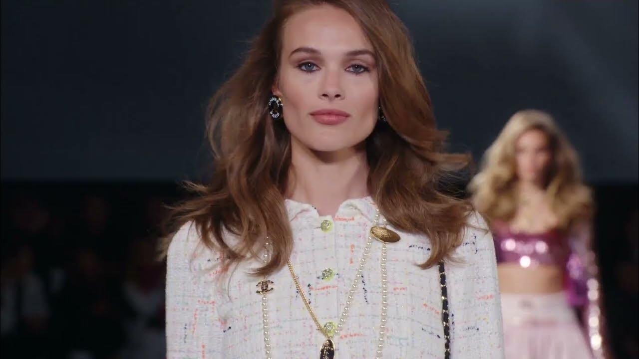 All the looks from the Chanel Cruise 2023 show - Vogue Scandinavia