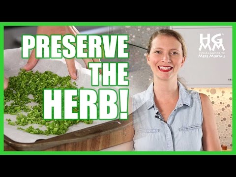 Video: How To Prepare Fresh Herbs For The Winter