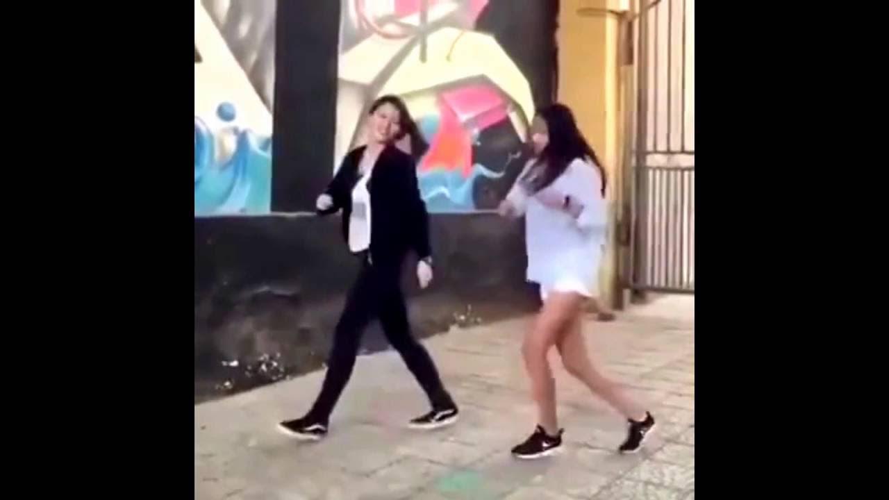 Shuffle танец. Классно станцевать. Мальчик классно танцует. Парень и девушка классно танцуют. Танцевать шаффл люди на улице.