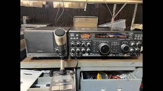 Yaesu 1000D Station with SP5 Speaker and MD1 Microphone