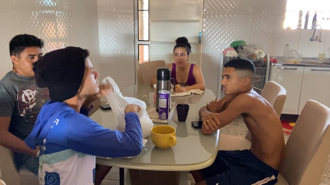 ESTRAGUEI O CAFÉ DA MANHÃ DO BRUTINHO E ME DEI MAU NO FINAL