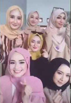 Kumpulan gadis - gadis cantik bangunin sahur
