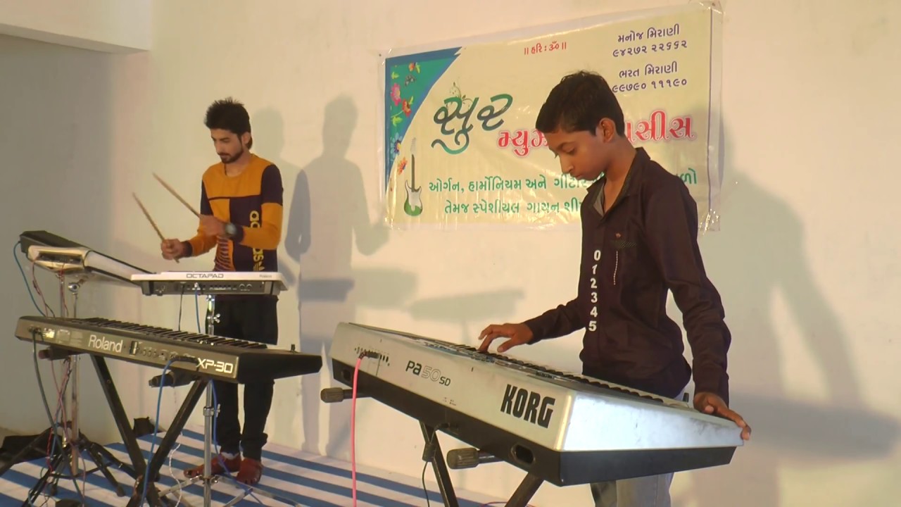 Gori tera gaon bada pyara keyboard plying by mit sur music classes