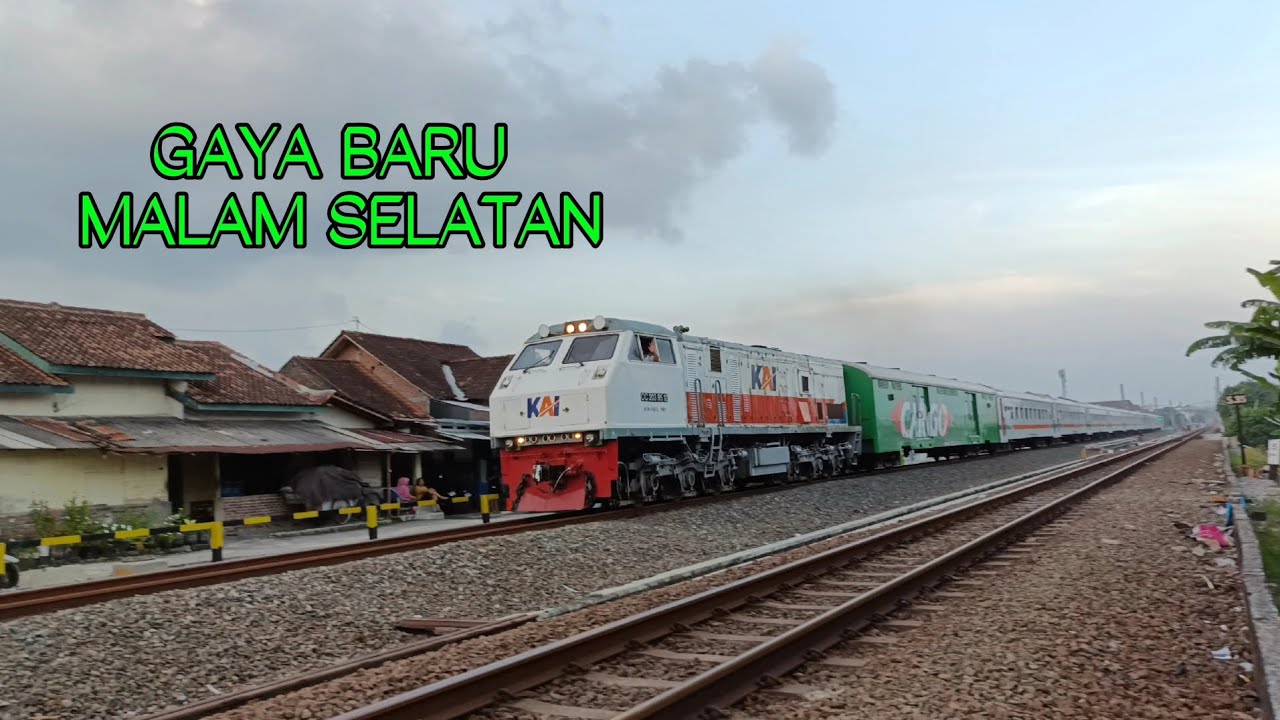 Kereta Api Gaya Baru Malam selatan mengurangi kecepatan - YouTube