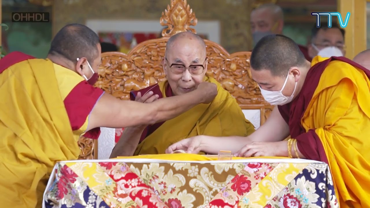 སྐྱེས་རབས་ཀྱི་གསུང་ཆོས་དང་། སེམས་བསྐྱེད་ཀྱི་ཆོས་འབྲེལ་བཀའ་དྲིན་སྩལ་བ།