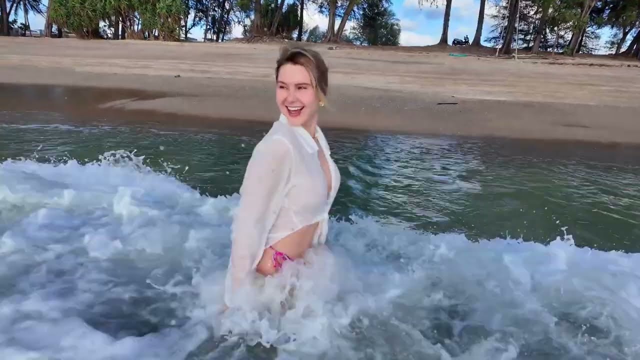 ⁣Naked Art Photoshoot on the Beach with USA Nude Model #artnude #nudeshoot